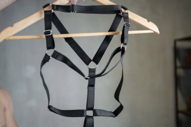 Erkekler siyah elastik bdsm koşum takımı, lgbt ve eşcinsel aksesuar. Yüksek kalite fotoğraf