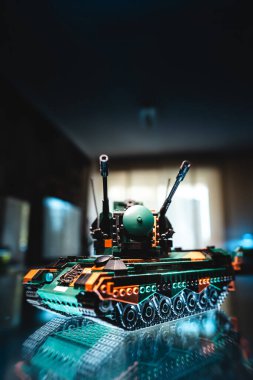 Modern Alman havan topu aracının plastik oyuncak modeli Panzerhaubitze 2000 Bundeswehr askeri gücü, yapı bloğu inşa makinesi. Yüksek kalite fotoğraf