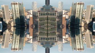 Modern uzun gökdelen binasının ve şehir ortamının ayna fraktal etkisi, simetri camı ve metal dış görünüş, yaratıcı teknoloji soyut arka plan, içe dönük geometrik pov. Yüksek kaliteli görüntüler