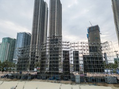 Kentsel Etkinlik için İskele ve Işıklandırma ile Massive Stage Setup, Şehir Festivali için Yükleme ve Aydınlatma ile Genişletici Sahne Yapısı Detaylı Görünümü. Yüksek kalite fotoğraf