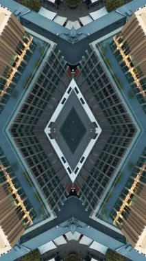 Sunset 'te Aynalı Cam Örnekleri ile Soyut Teknolojik Arkaplan, Simetrik Yansımalar ve Tünel benzeri bir Işıltı içeren Fütürist Tasarım. Yüksek kalite 4k görüntü, dikey video