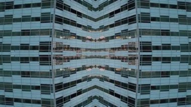 Sunset 'te Aynalı Cam Örnekleri ile Soyut Teknolojik Arkaplan, Simetrik Yansımalar ve Tünel benzeri bir Işıltı içeren Fütürist Tasarım. Yüksek kalite 4k görüntü