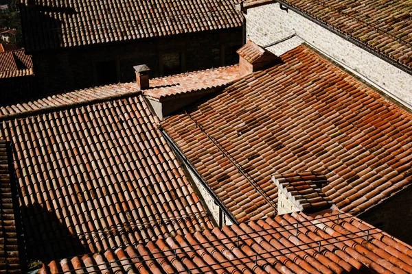 Ziegeldächer Von Gebäuden Alte Häuser Der Stadt — Stockfoto