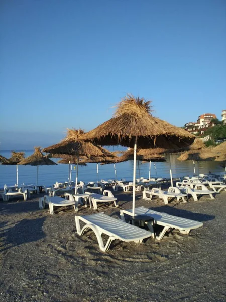 Lounge Chairs Umbrellas Beach — Stock Photo, Image