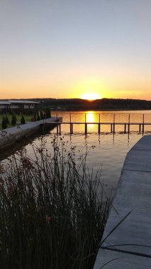 Gölde güzel bir gün batımı