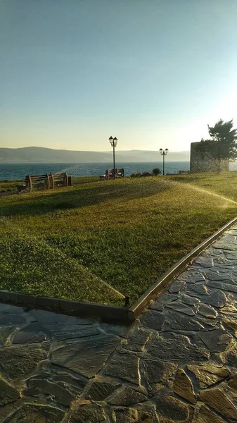 Променада Старе Місто Несебр Болгарія Вид Море Ранковий Полив Трави — стокове фото