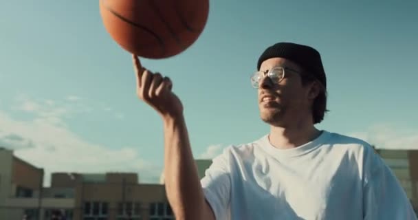 Men Sportswear Playing Basketball Playground Score Winning Points Doing Slam — Vídeo de stock