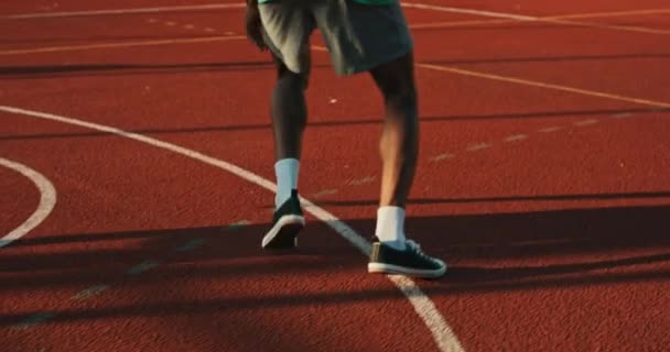 Close Shot Selective Focus Sporty Fit Legs Trainers Men Play — Vídeo de Stock