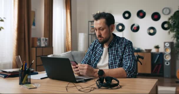 Serious Concentrated Beard Man Wearing Casual Clothes Outfit Working Online — Wideo stockowe