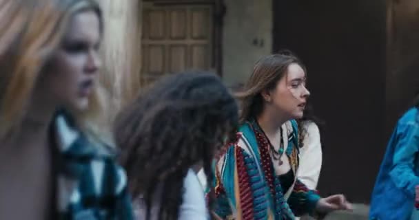 Nahaufnahme Selektiver Fokus Auf Junge Mädchen Schulfreunde Klassenkameraden Darsteller Tanzen — Stockvideo