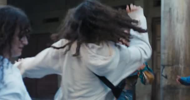 Ideo Tiro Distância Alunas Encantadas Mulheres Dançando Fora Dancestudio Tempo — Vídeo de Stock