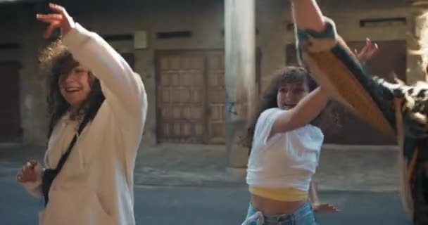 Realizar Ruas Encantou Meninas Felizes Roupas Elegantes Dança Hip Hop — Vídeo de Stock