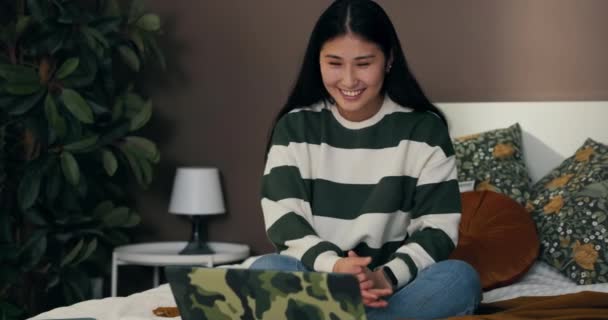Smiling Friendly Woman Asian Features Greets Friend Another Country Laptop — Stockvideo