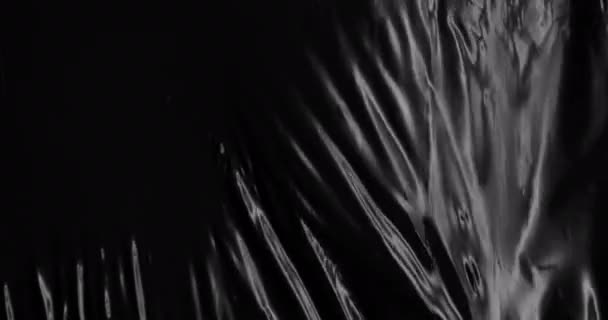 Esrarengiz Bir Kara Deliğe Benzeyen Parlak Polietilen Dokusuyla Güzelliğin Karanlıktan — Stok video