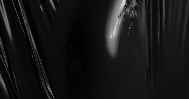 Erleben Sie Die Haptische Magie Einer Gestreckten Folientextur Aus Kunststoff — Stockvideo