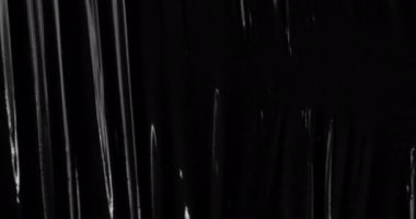 Şeffaf plastik film ambalajının örtüsü tarafından oluşturulan hassas bir arka fonun cazibesine kendinizi daldırın ve büyüleyici bir görsel deneyim yaratın..