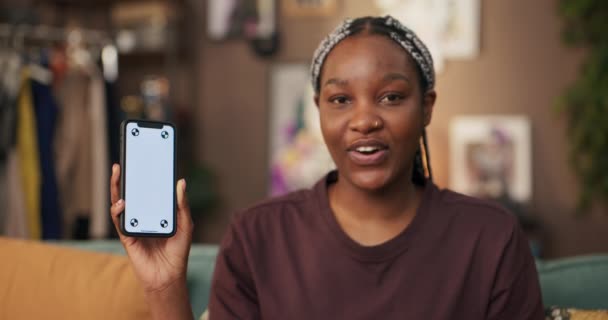 Afrikanische Frau Übernimmt Die Rolle Einer Technischen Bewerterin Und Nimmt — Stockvideo