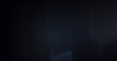 Projelerinizi ve etkinliklerinizi yüksek kaliteli 4K Light Sızdırma görüntüleriyle geliştirin. Ekle ya da Ekran Karıştır kiplerini kullanarak mevcut görüntülerinize kolayca ekleyin, büyüleyici bir dokunuş ekleyin.