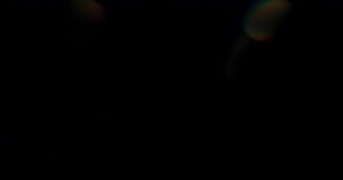 Tahıl, toz ve hassas bir ışık sızıntısı içeren dokulu bir arka plan kullanarak fotoğraflarınızın çekiciliğini arttırın..