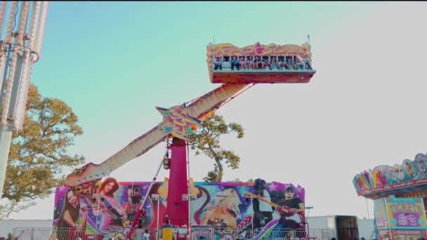 Guitar Swinging Ride State Fair Perry Georgia Högkvalitativ Film — Stockvideo