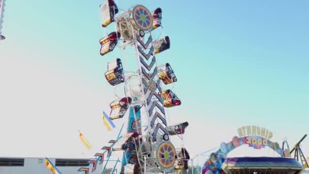 Fair Carnival Ride Blixtlåset Högkvalitativ Film — Stockvideo