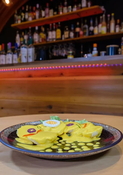 Zeytinli, haşlanmış yumurta ve marullu Huancaina patatesi.