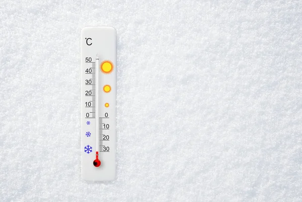 Termómetro Blanco Escala Celsius Nieve Temperatura Ambiente Menos Grados Centígrados —  Fotos de Stock