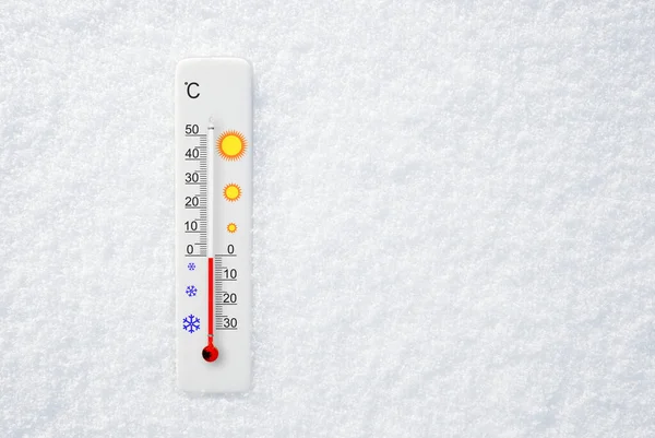 Белый Градусник Шкале Цельсия Снегу Температура Окружающей Среды Минус Градус — стоковое фото