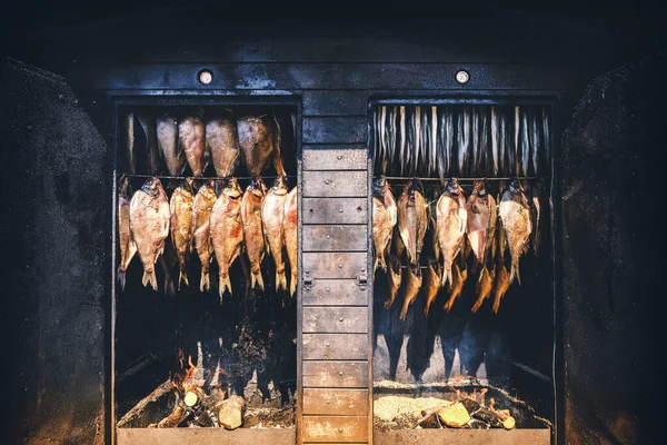Palenie Ryb Wędzarni Wędzony Leszcz — Zdjęcie stockowe