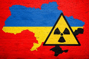 İşgal edilmiş bölgeleri ve Zaporizhzhia Nükleer Santrali Rus işgali altındaki bölgeleri olan tuğla bir duvara Ukrayna 'nın bayrak haritası çizildi.