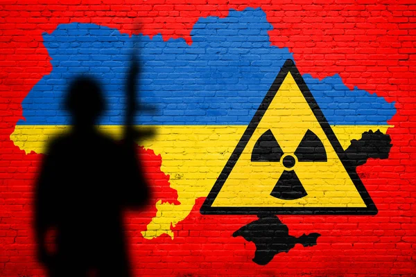 İşgal edilmiş bölgeleri ve Zaporizhzhia Nükleer Santrali Rus işgali altındaki bölgeleri olan tuğla bir duvara Ukrayna 'nın bayrak haritası çizildi.