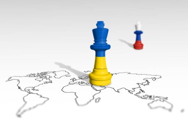 Dünya haritasında Ukrayna ve Rusya bayraklarından yapılmış bir satranç. Rus askeri saldırısı. Rusya Ukrayna 'ya karşı savaşı kaybetti