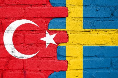 Tuğla duvara Türkiye ve İsveç bayrakları