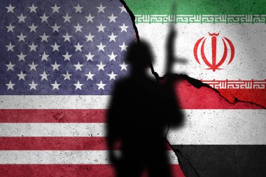 Beton duvara ABD, İran ve Yemen bayrakları çizildi. Yemen 'in evi Kızıl Deniz' deki kargo gemilerine saldırıyor. Bab al Mandab Boğazı 'nda çatışma