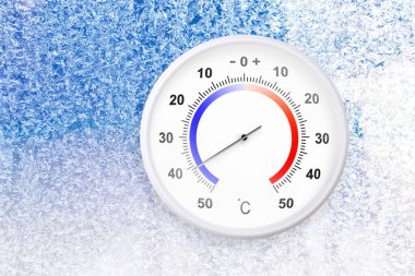 Donmuş bir penceredeki Celsius termometresi eksi 41 dereceyi gösteriyor. 