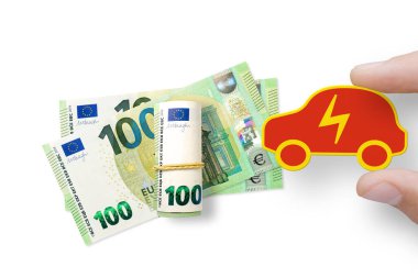 Çin 'den gelen elektrikli arabanın beyaz arka planına 100 avro.