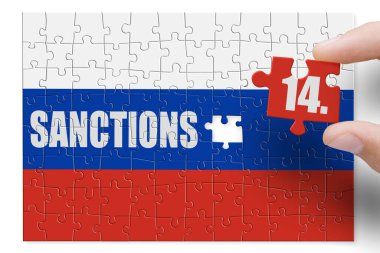 Rusya bayrağından yapılmış bir bulmaca. Ukrayna 'daki Rus savaşı ve saldırganlığı için yaptırımlar ve ambargo. 14. Yaptırım Paketi