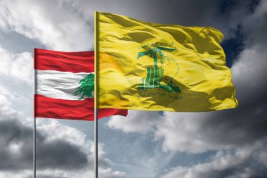 Karanlık gökyüzünün üzerinde Lübnan ve Hizbullah bayrakları. 