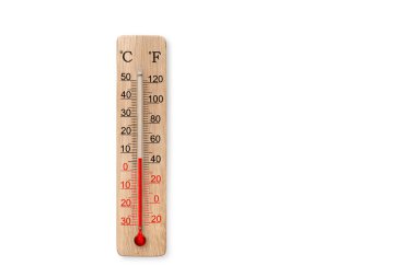 Tahta santigrat ve fahrenhayt ölçekli termometre beyaz arka planda izole edilmiş. Çevre sıcaklığı artı 7 derece.