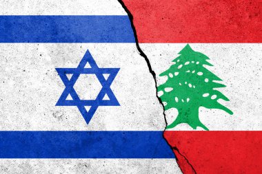 Beton duvarda İsrail ve Lübnan bayrakları 