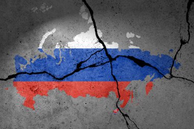 Kuzey Kore ve Rusya 'nın bayrak haritası çatlak bir duvara boyanmış. Rusya ve Kuzey Kore askeri işbirliği