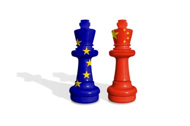 Satranç AB ve Çin bayraklarından yapıldı. Avrupa Birliği ve Çin ticaret savaşı