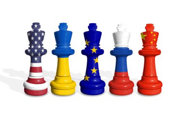 Beyaz arka planda Ukrayna, ABD, AB, Çin ve Rusya bayraklarından yapılan satranç