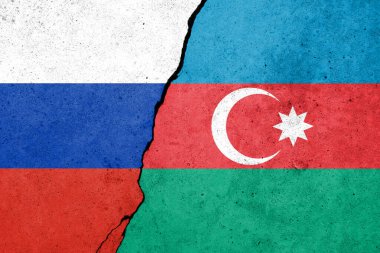 Kırık beton duvarda Rusya ve Azerbaycan bayrağı 