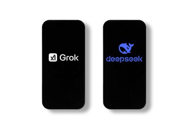 Grok ve Deepseek işaretli telefon ekranı. Kaunas, Litvanya 2025 02 17