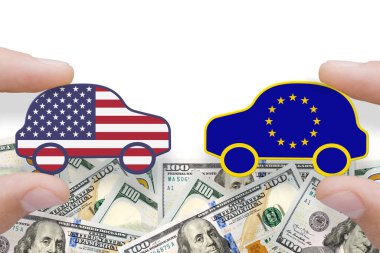 ABD ve AB bayrakları ve dolar. Avrupa Birliği ve Amerika Birleşik Devletleri ticaret ve gümrük vergileri savaşı.