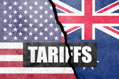 ABD ve Avustralya bayrakları beton duvara TARIFFS ile boyanmış. Görev, ticaret, gümrük ve gümrük vergileri savaşı