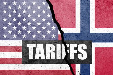 Beton duvara TARIFFS sözcüğüyle ABD ve Norveç bayrakları boyanmış. Görev, ticaret, gümrük ve gümrük vergileri savaşı