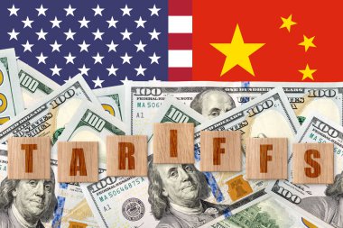ABD ve Çin 'deki dolarların geçmişinde TARIFFS kelimesi geçiyor. Ticaret, görev, gümrük ve gümrük vergisi savaşı