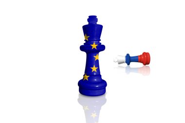 Avrupa Birliği, Rusya 'nın Ukrayna' daki savaş ve saldırganlığı için ambargo ve yaptırımlar uyguluyor. AB ve Rusya bayraklarından yapılan satranç